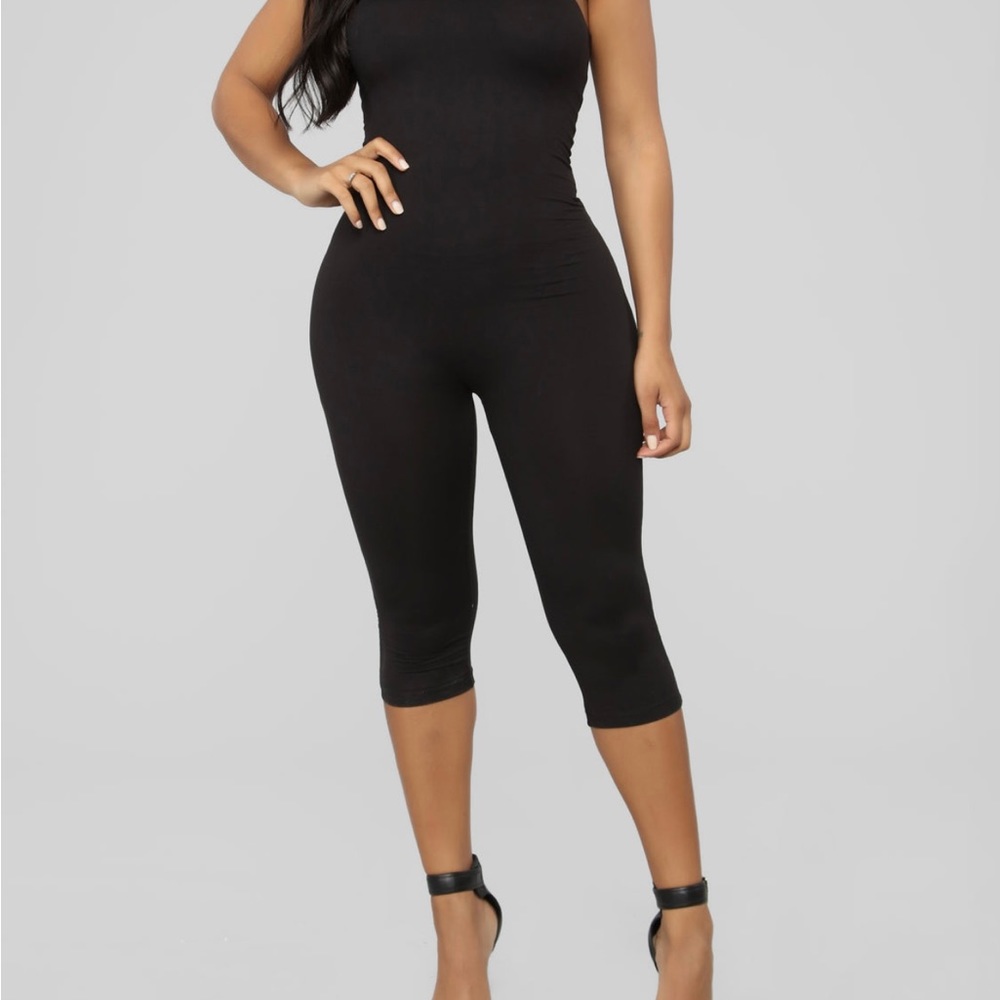 Baesic Crop Jumpsuit - Black size Small